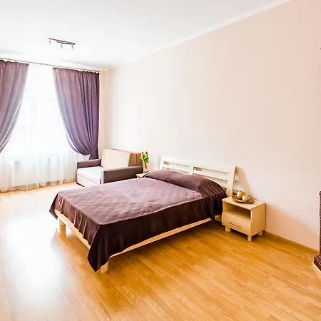 Apartment на гнатюка 17 *